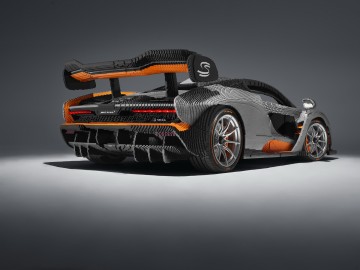 Pierwszy na świecie McLaren Senna z klock&oacute;w LEGO w skali 1:1!